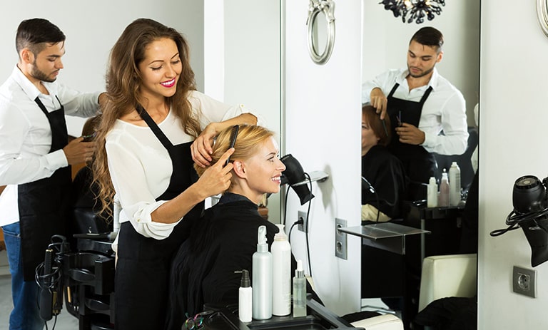 Hairdressing-job-market-in-America-min